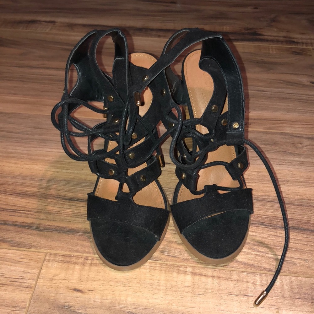 Heels - Picture 2 of 2